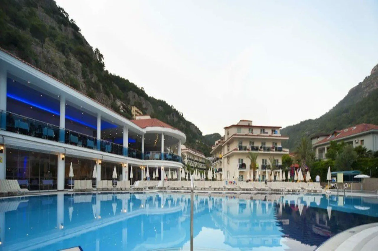 Montebello Deluxe Hotel 厄吕代尼兹