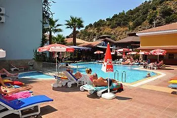 Montebello Deluxe Hotel 厄吕代尼兹 3*,