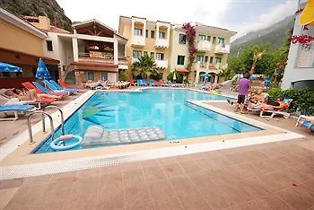 Montebello Deluxe Hotel 厄吕代尼兹
