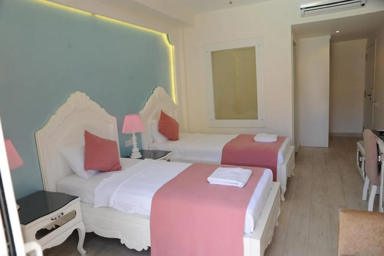 Montebello Deluxe Hotel location